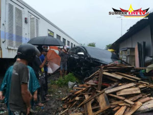 Keta Api Sibinuang kembali hantam mobil