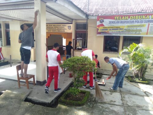 Sinergitas Polri - Masyarakat, Kerja Bakti di Polsek Sungai Pagu