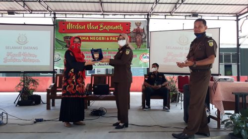 Sosialisasi Jaksa Masuk Sekolah, Kenali Hukum, Jauhi Hukum Di SMAN 6 Padang