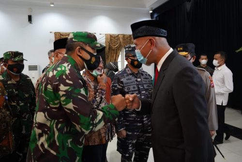 Danrem 032/Wirabraja TNI Arif Gajah Mada Hadiri Serah Terima Jabatan Gubernur Sumbar