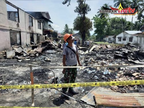 Bupati Rusma Yul Anwar dan Wabup Rudi Hariyansyah, Kunjungi Korban Kebakaran di Pasar Kambang.