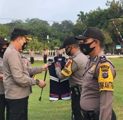 Bhabinkamtibmas di 52 Nagari⁣ kebagian Jaket dan Rompi Yang di Serahkan Langsung Kapolres Dharmasraya