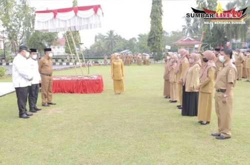 Wali Kota Solok H. Zul Elfian Umar dan Wakil Wali Kota Solok Dr. Ramadhani Kirana Putra, menggelar apel perdana dengan Aparatur Sipil Negara (ASN) di lingkungan Pemerintah Kota Solok