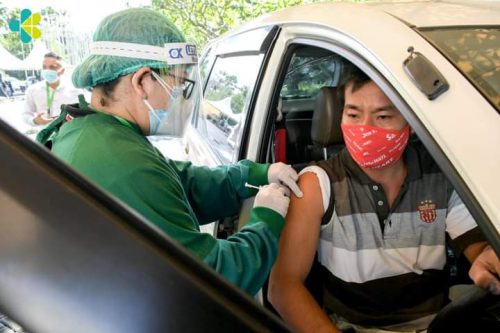 Indonesia menggelar vaksinasi massal COVID-19 bagi 5000 pelaku pariwisata,