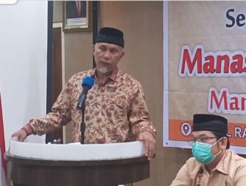 Gubernur Mahyeldi buka acara penyerahan sertifikat pembimbing manasik haji dan umroh mandiri dan profesional