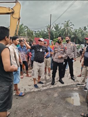 Kasat Lantas IPTU Indra Kusuma. SH. MH dengan Anggota DPRD Pasaman Barat