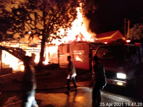 Tiga Rumah di Lalap Sijago merah di Nagari Ujung Dading