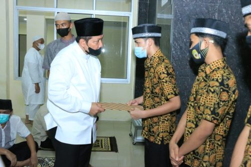 Pada Malam Peringatan Nuzul Quran Polda Sumbar Santuni Anak Yatim