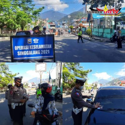 Satlantas Polres Padang Panjang Bagikan Masker Kepada Pengendara