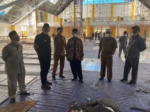 Sutan Riska Tuanku Kerajaan Memantau Progres Pembangunan Masjid Agung Dharmasraya