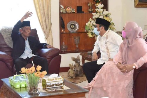 Mantan Wako Dan Wako Hendri Septa Silaturahmi Ke Beberapa Pejabat Dan Mantan Pejabat Kota Padang