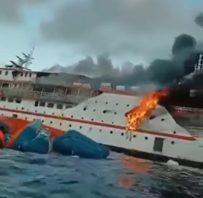 Kapal Penumpang KM Karya Indah Terbakar di Laut Maluku Utara Kapal Penumpang KM Karya Indah Terbakar di Laut Maluku Utara