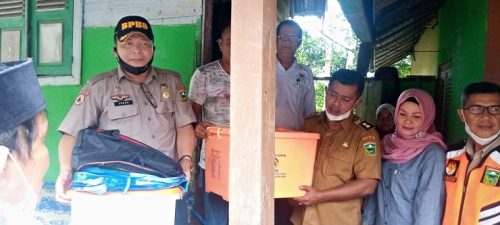 Penyerahan Bantuan Logistik Dari Pemda Kab. Solok Kepada Korban Bencana Longsor di Jorong Pangkua Kociak