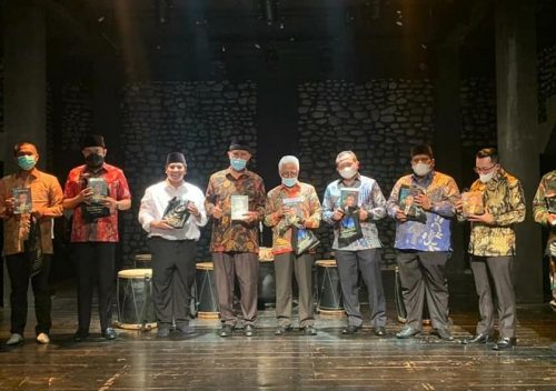 Buku ‘H. Arnis Saleh, Saudagar Emas Minangkabau’ Diluncurkan, Fadly Amran Buku ini Sangat Menginspirasi