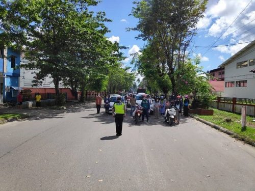 Hening Cipta Serentak, Hentikan Pengguna Jalan Sejenak