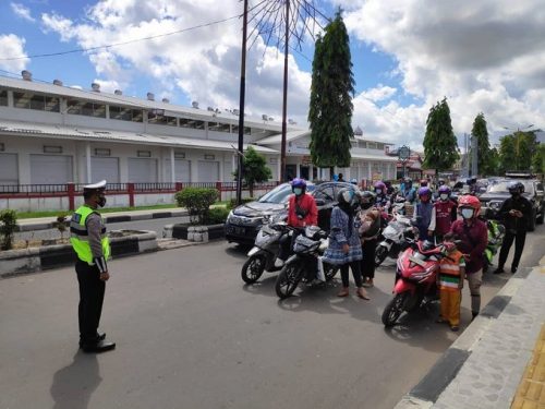 Hening Cipta Serentak, Hentikan Pengguna Jalan Sejenak