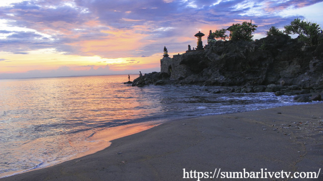 Pura Batu Bolong Lombok